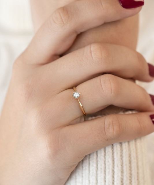 Золотое кольцо с цирконом