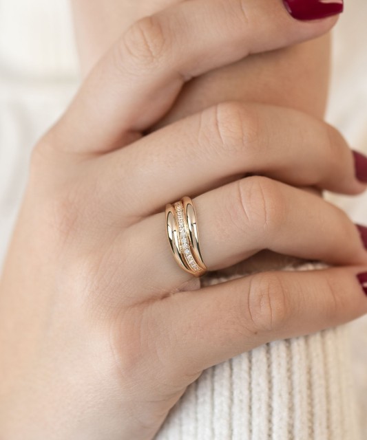 Kuldsõrmus tsirkoonidega