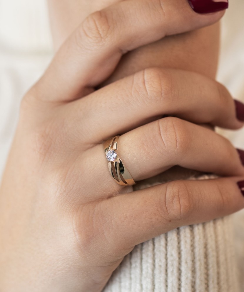 Kuldsõrmus Tsirkoonidega