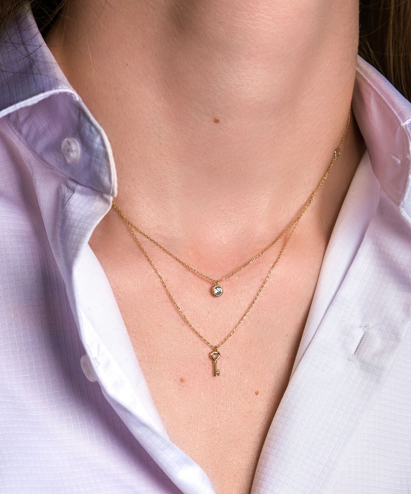 Kollase kuldkett Tsirkoonist Ripatsiga