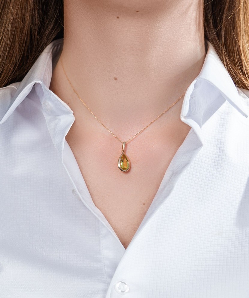 Kuldripats rohelise kvartsiga