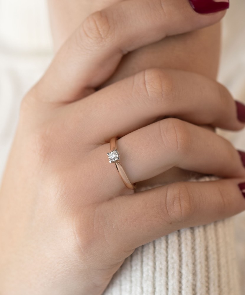 Золотое кольцо с алмазом