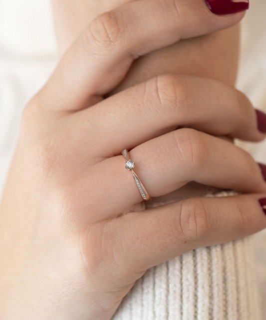 Kuldsõrmus briljantitega