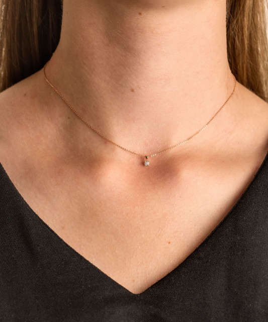 Золотая цепочка с бриллиантовым подвеской