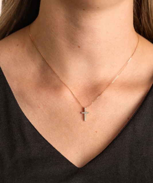 Kuldkett briljantripatsiga "Rist"