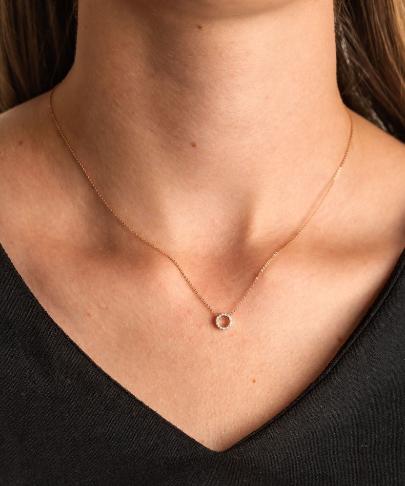 Золотая цепочка с бриллиантовым подвеской