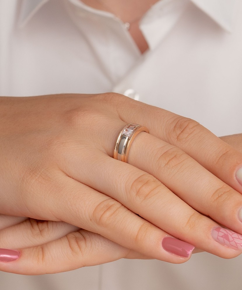 Kuldsõrmus tsirkooniga