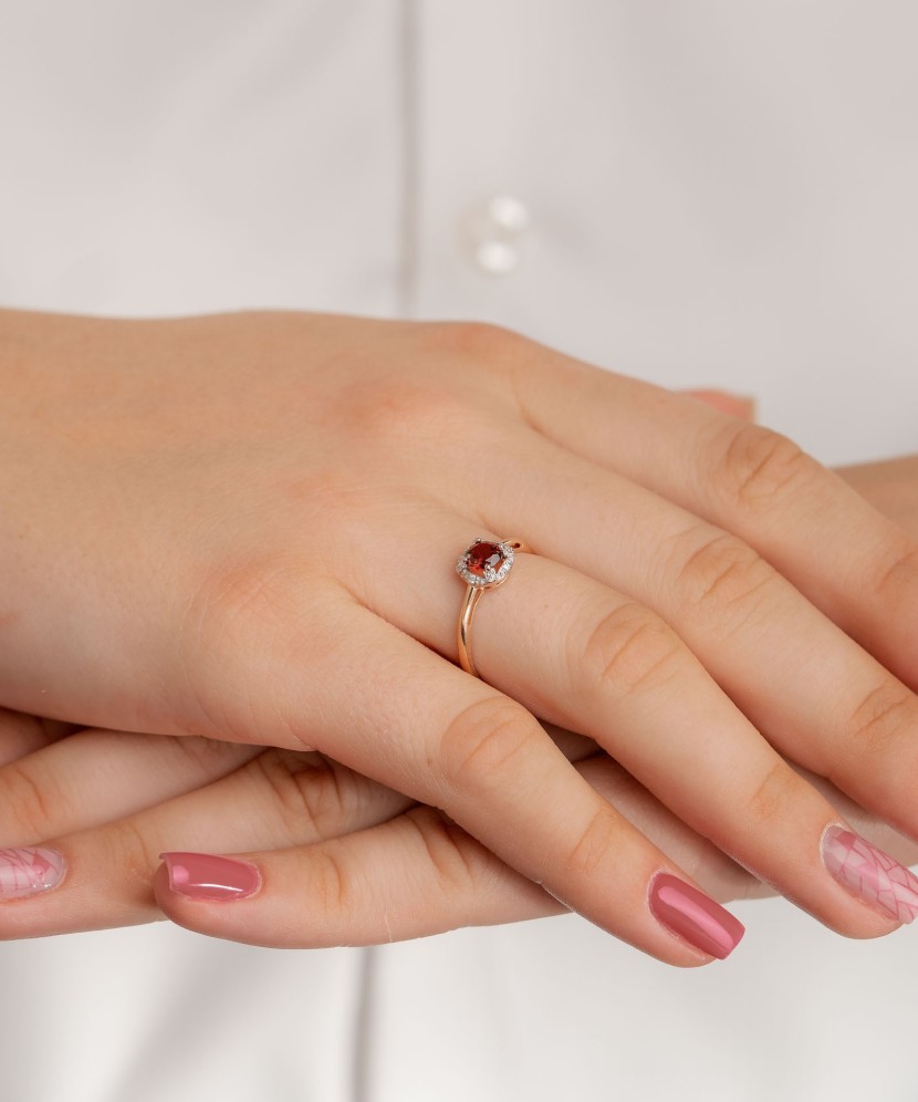 Kuldsõrmus granaadi ja tsirkoonidega