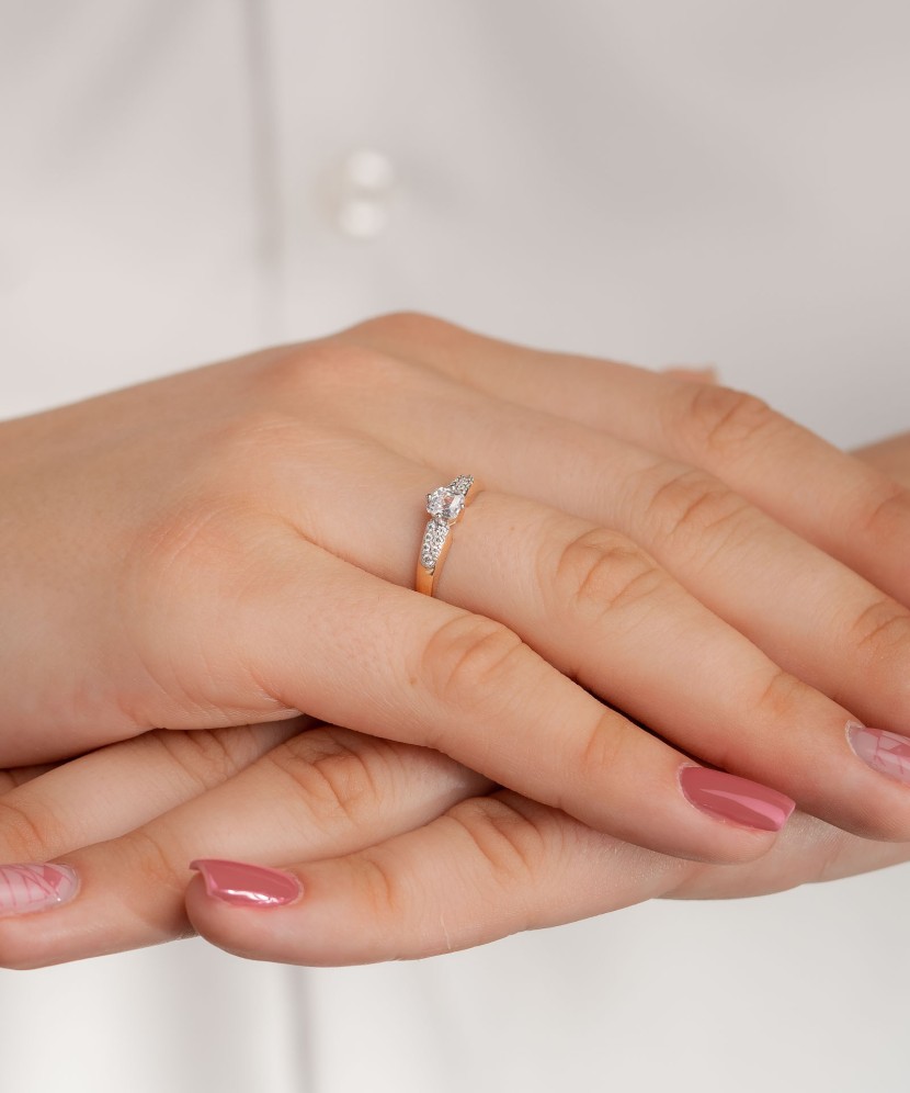 Золотое кольцо с цирконом