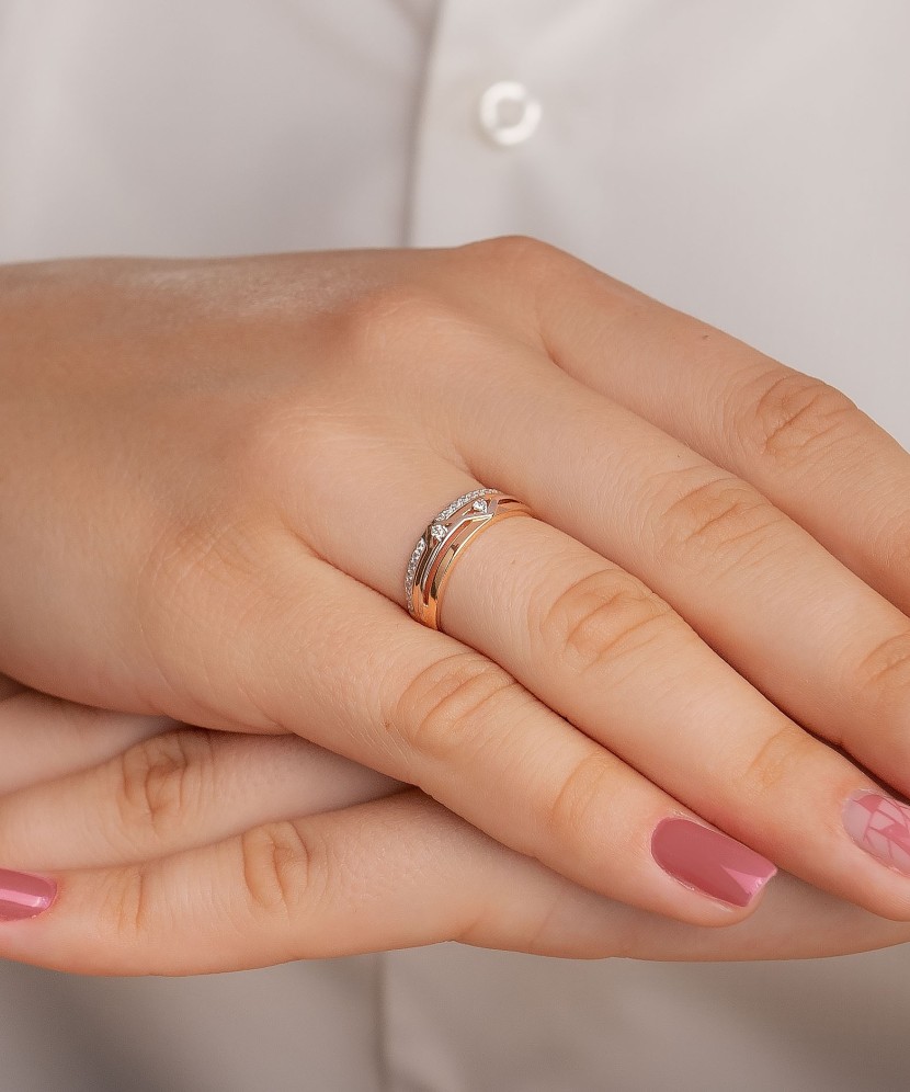 Kuldsõrmus tsirkoonidega