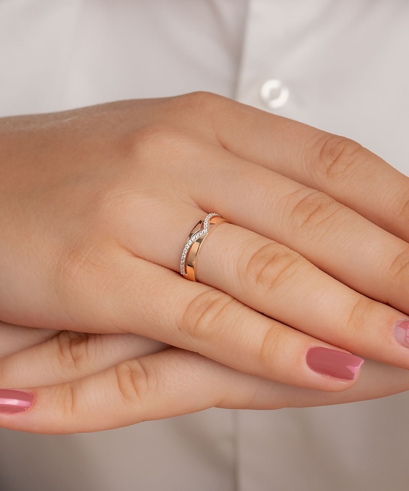 Kuldsõrmus tsirkoonidega Goldinga T14701A476