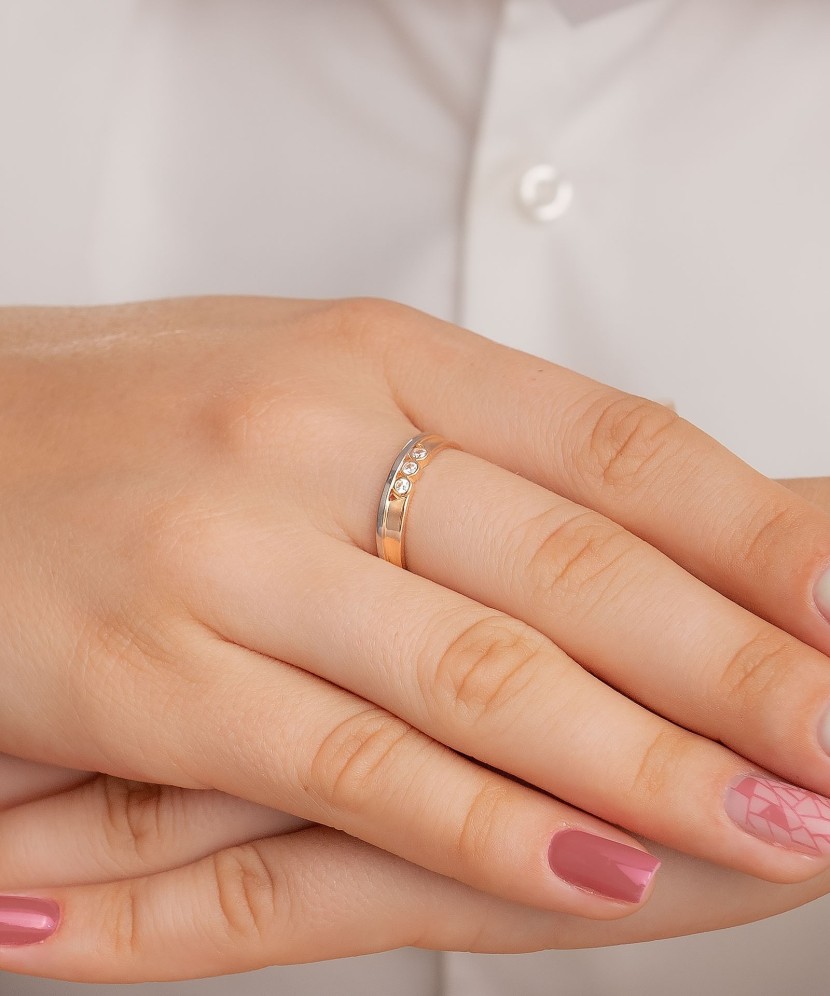 Kuldsõrmus tsirkoonidega Goldinga T14701A593