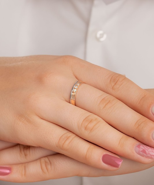 Kuldsõrmus tsirkoonidega Goldinga T14701A593