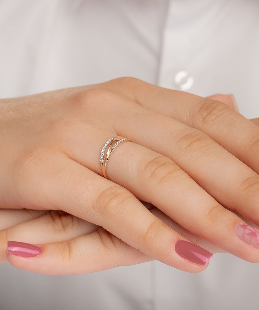 Золотое кольцо с цирконами