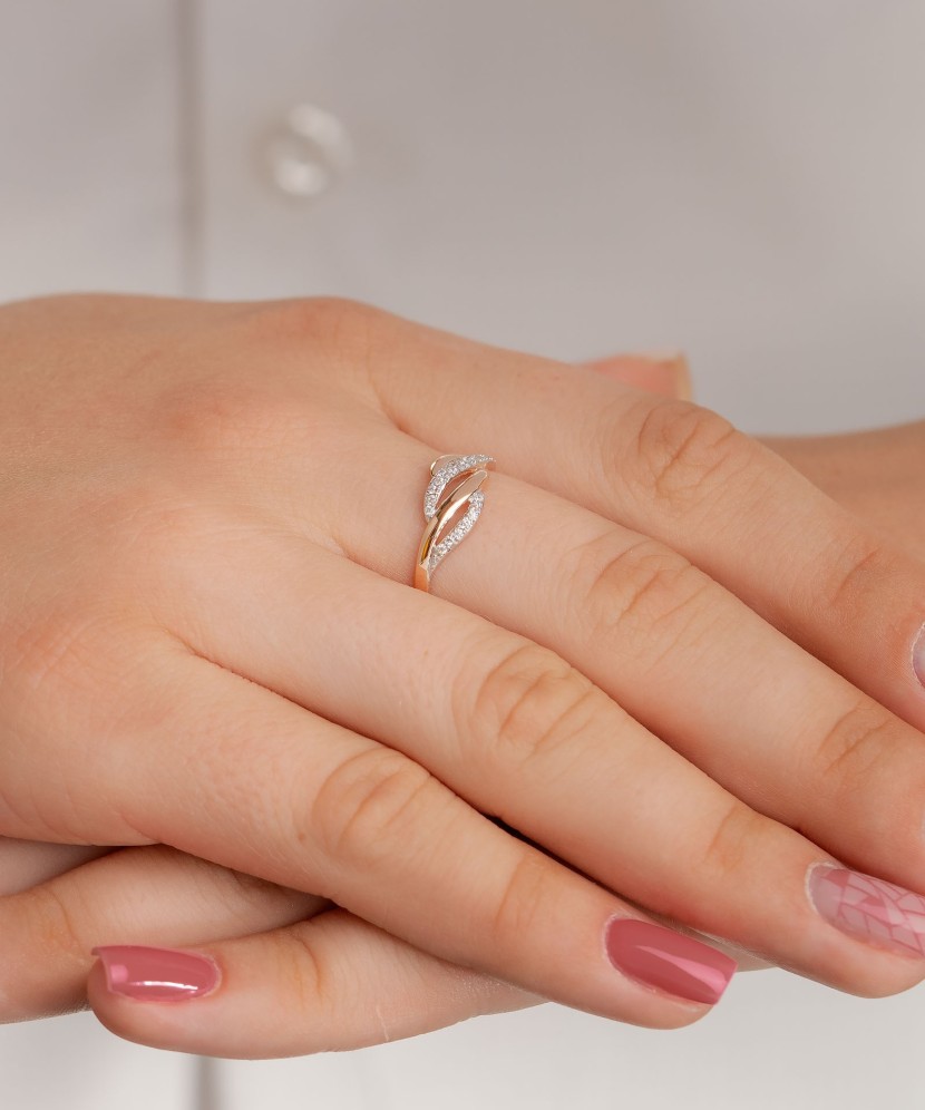 Kuldsõrmus tsirkooniga