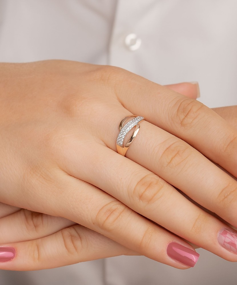 Золотое кольцо с цирконами