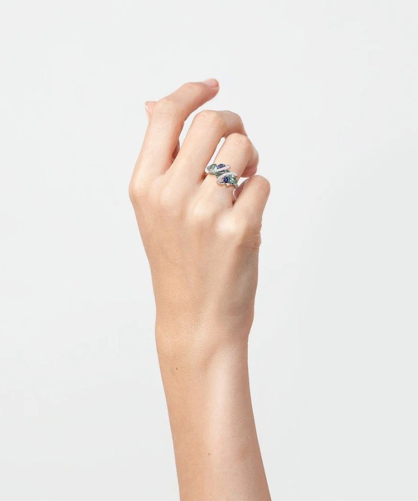 Серебряное кольцо со шпинелями и цирконами