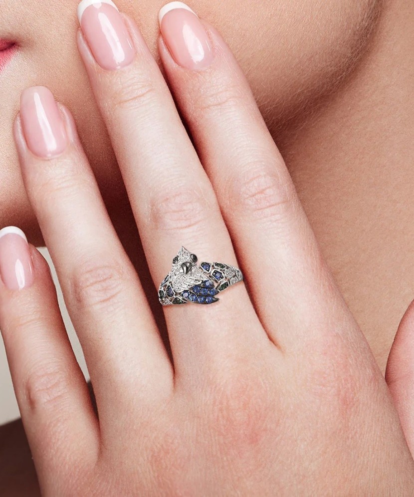 Hõbesõrmus tsirkoonidega ja spinelliga