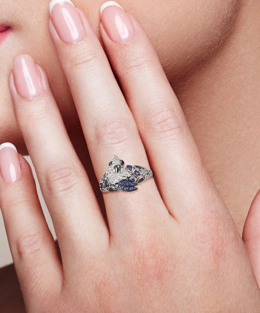 Hõbesõrmus tsirkoonidega ja spinelliga