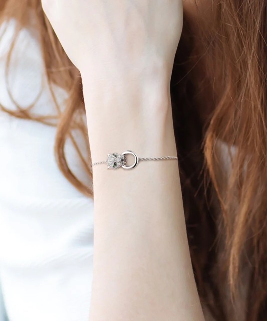 Hõbedane tsirkoonide ja spinellidega käevõru