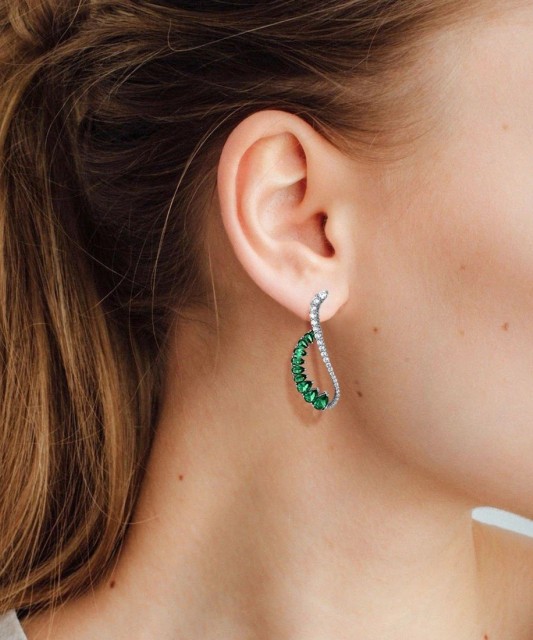 Hõbedast kõrvarõngad tsirkoonide ja spinellidega