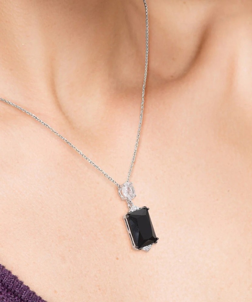 Hõberipats tsirkoonidega