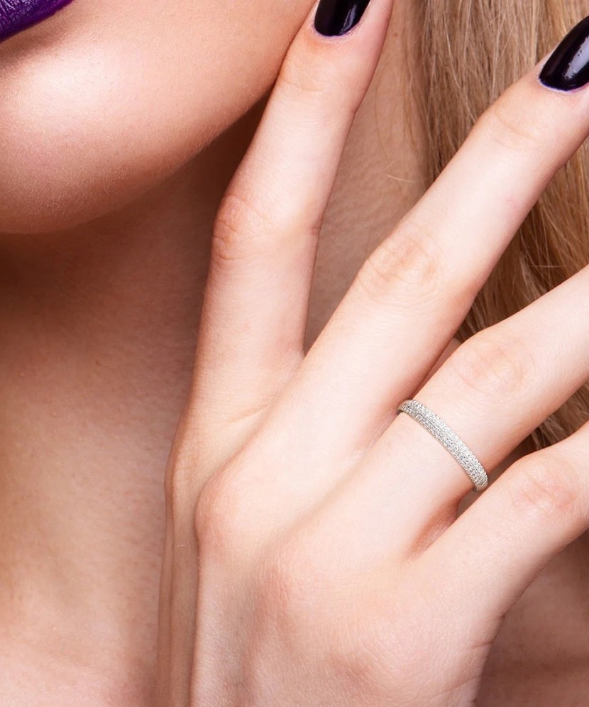 Кольцо из белого золота с алмазами