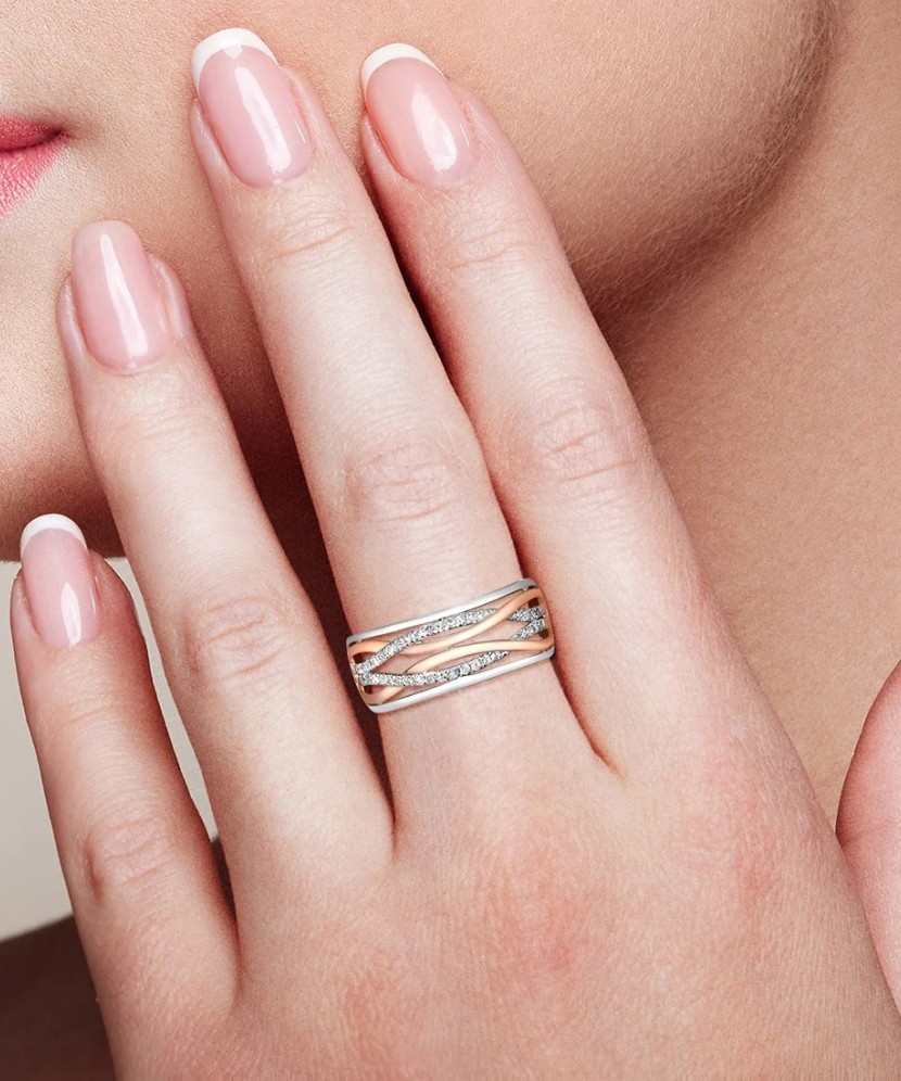 Kuldsõrmus teemantidega