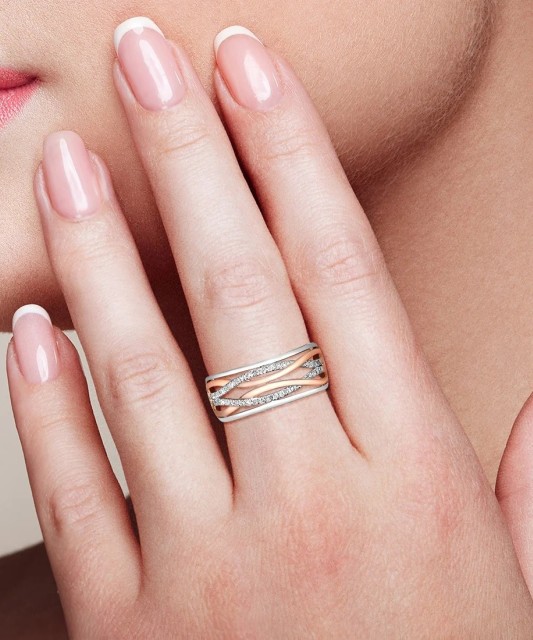 Kuldsõrmus teemantidega