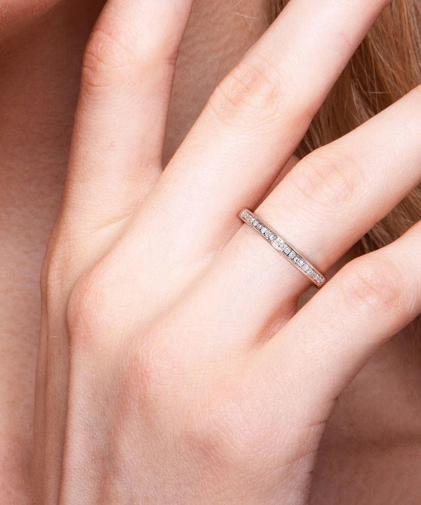 Kuldsõrmus teemantidega