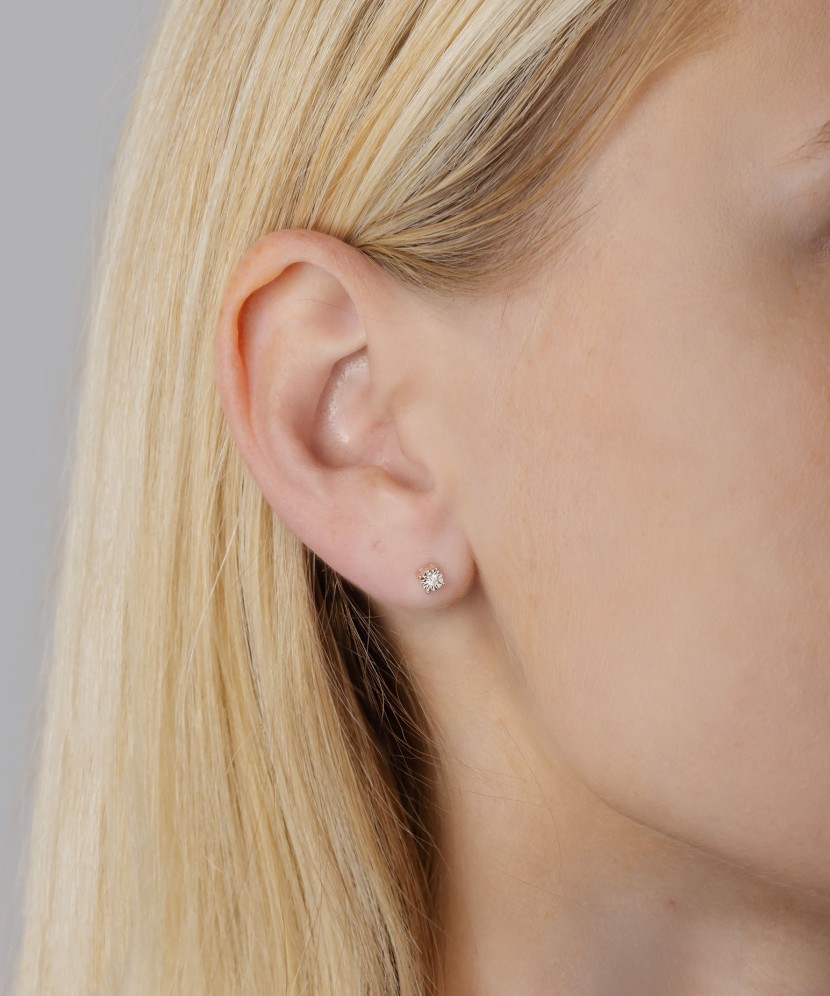 Kuldkõrvarõngad teemanditega