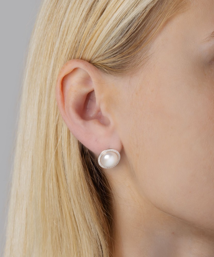 Kuldkõrvarõngad teemantidega ja pärlitega