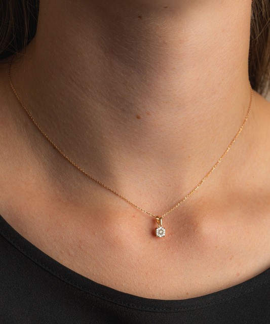 Kuldripats teemantidega