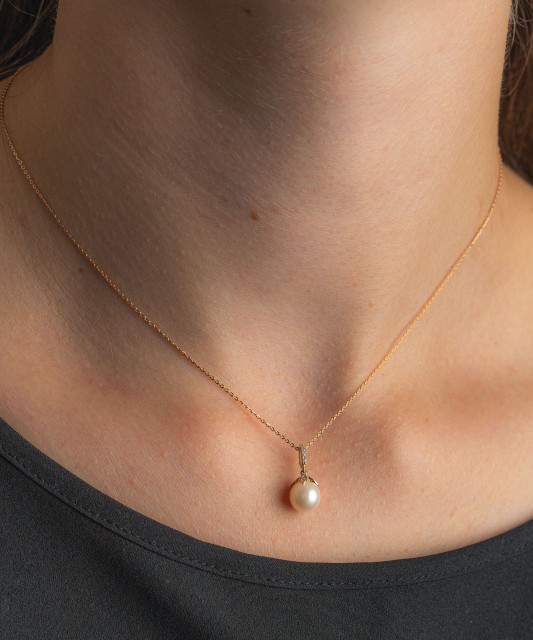 Kuldripats teemantidega ja pärlitega