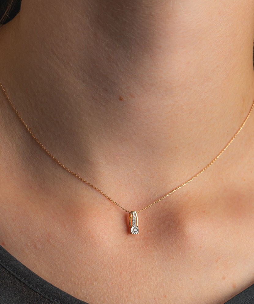 Kuldripats teemantidega