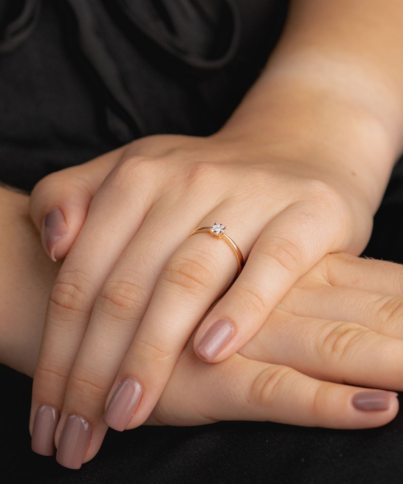 Kuldsõrmus teemantidega