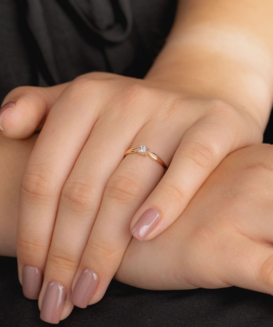 Kuldsõrmus teemandiga