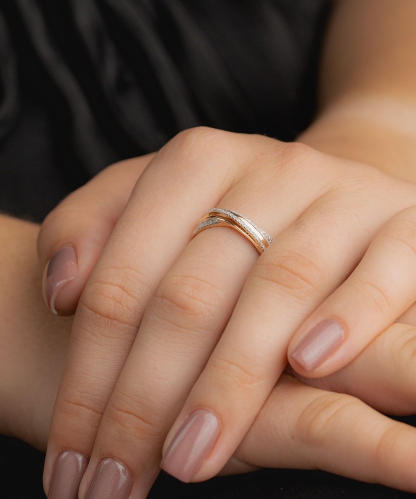 Kuldsõrmus teemantidega