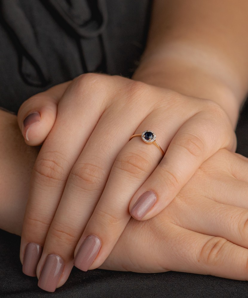 Золотое кольцо с сапфиром и алмазами