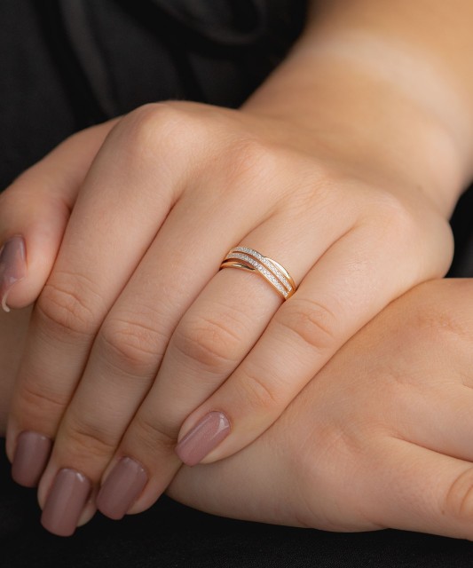 Kuldsõrmus teemantidega