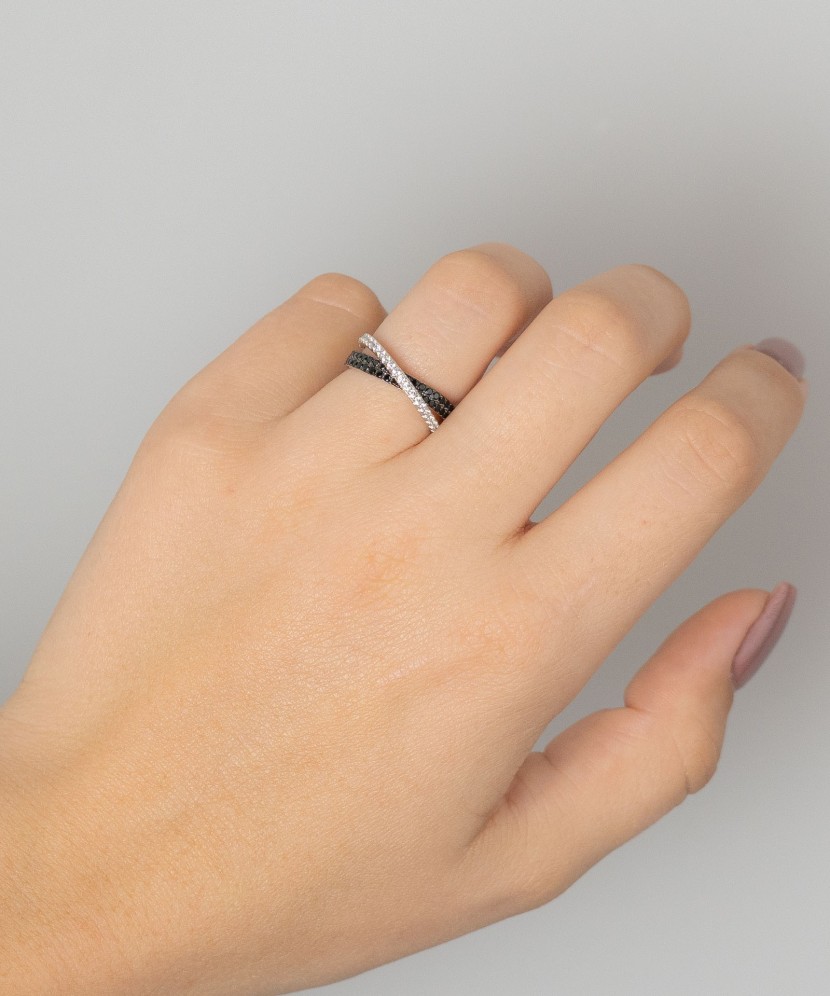 Hõbesõrmus tsirkoonidega ja spinelliga