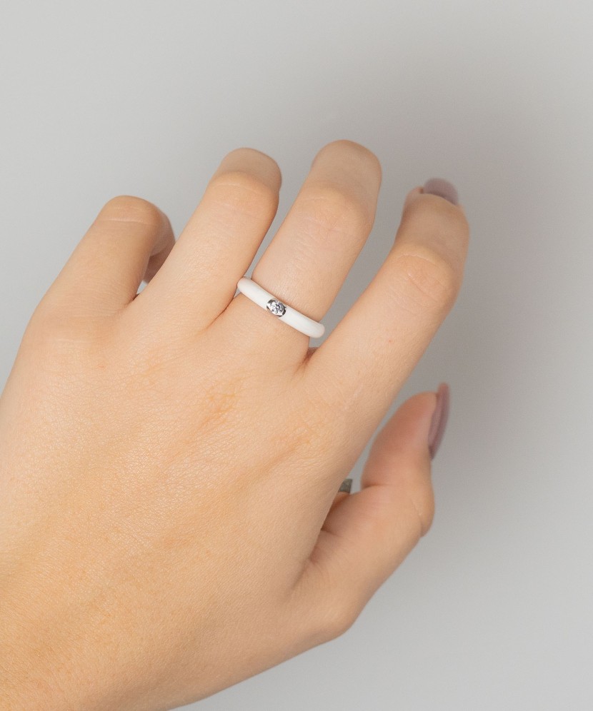 Кольцо из серебра с эмалью и фианитами