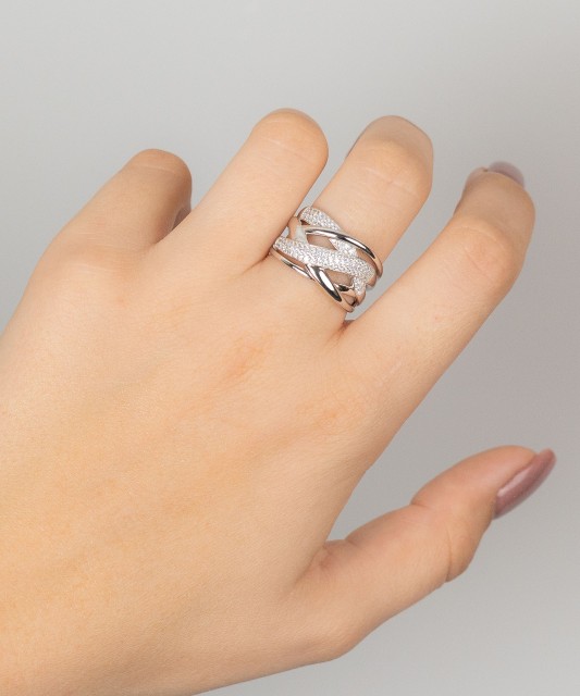 Кольцо из серебра с фианитами