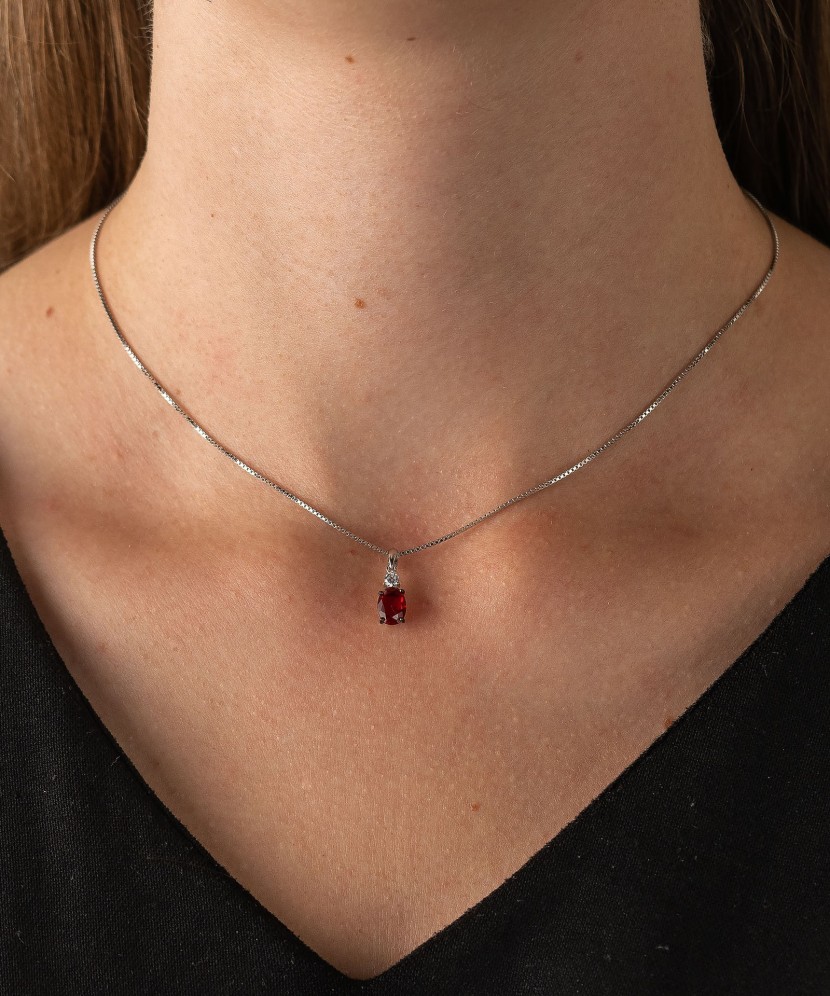 Hõberipats tsirkoonidega