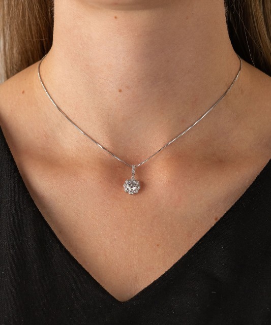 Hõberipats tsirkoonidega