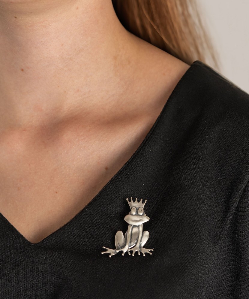 Серебряная брошь