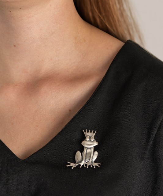 Серебряная брошь