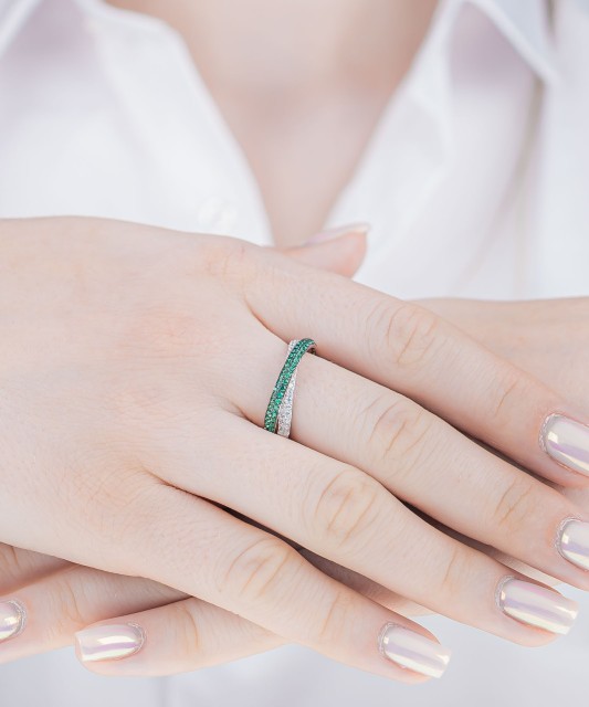 Серебряное кольцо со шпинелями и цирконами