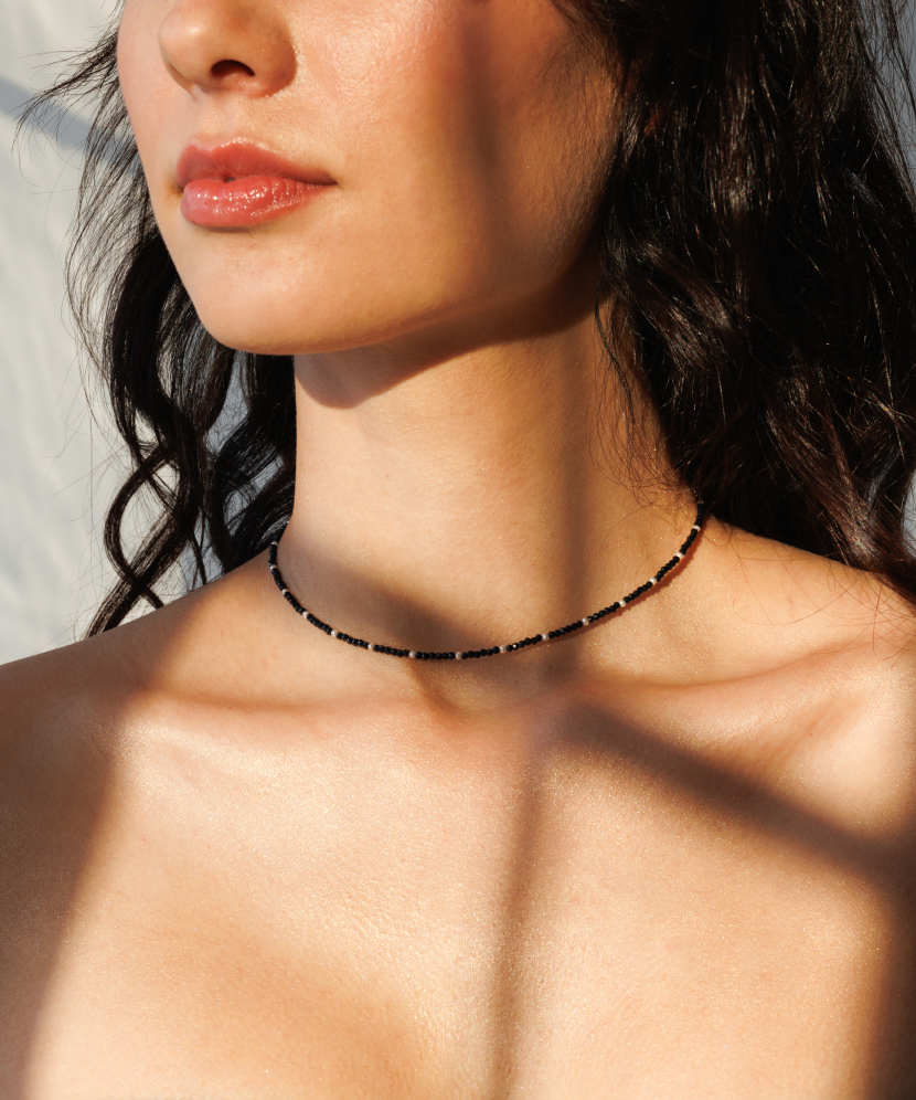 Kaelakee spinellidega ja pärliga