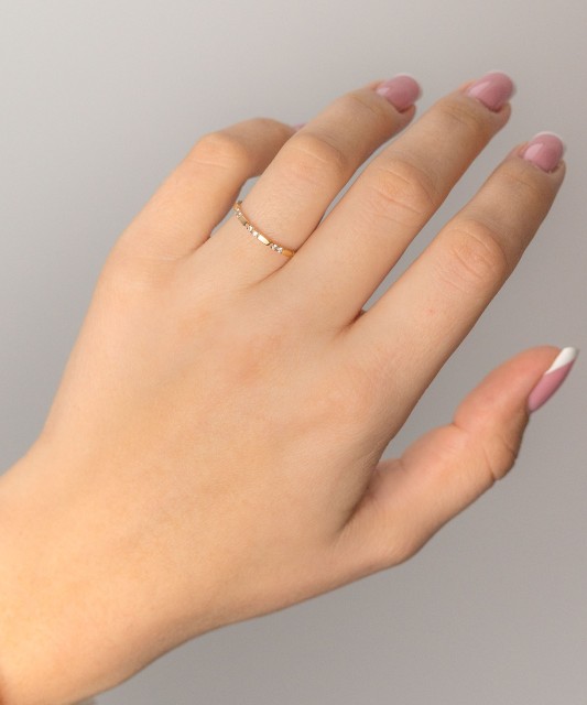 Золотое кольцо с цирконами